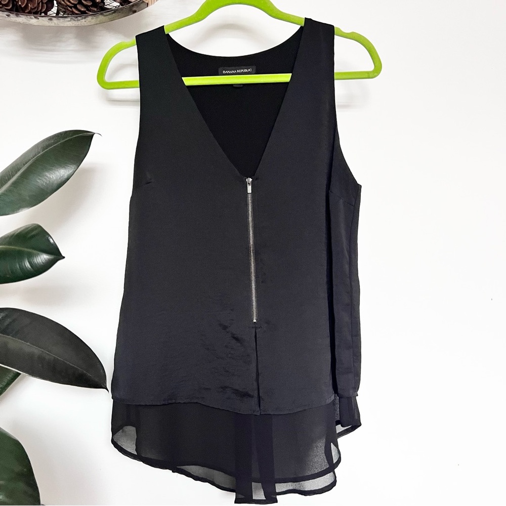 Banana Republic Black V-Neck ‘silky’ Top with Front Zipper